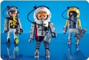 3 Astronauts