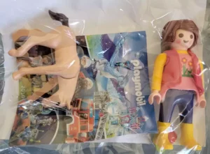 Suprise Egg – Girl with horse