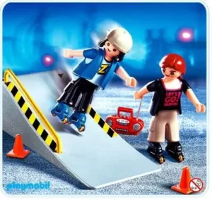 2 Skaters with Ramp
