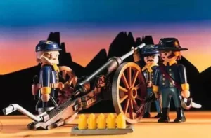 Civil War Union Soldiers With Cannon